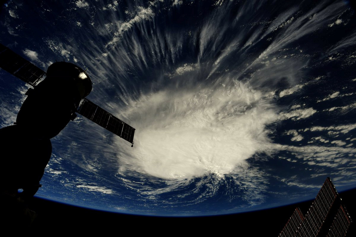 Una foto tomada desde la Estación Espacial Internacional muestra al huracán Florence sobre el Atlántico (@astro_ricky/NASA/Handout via REUTERS)