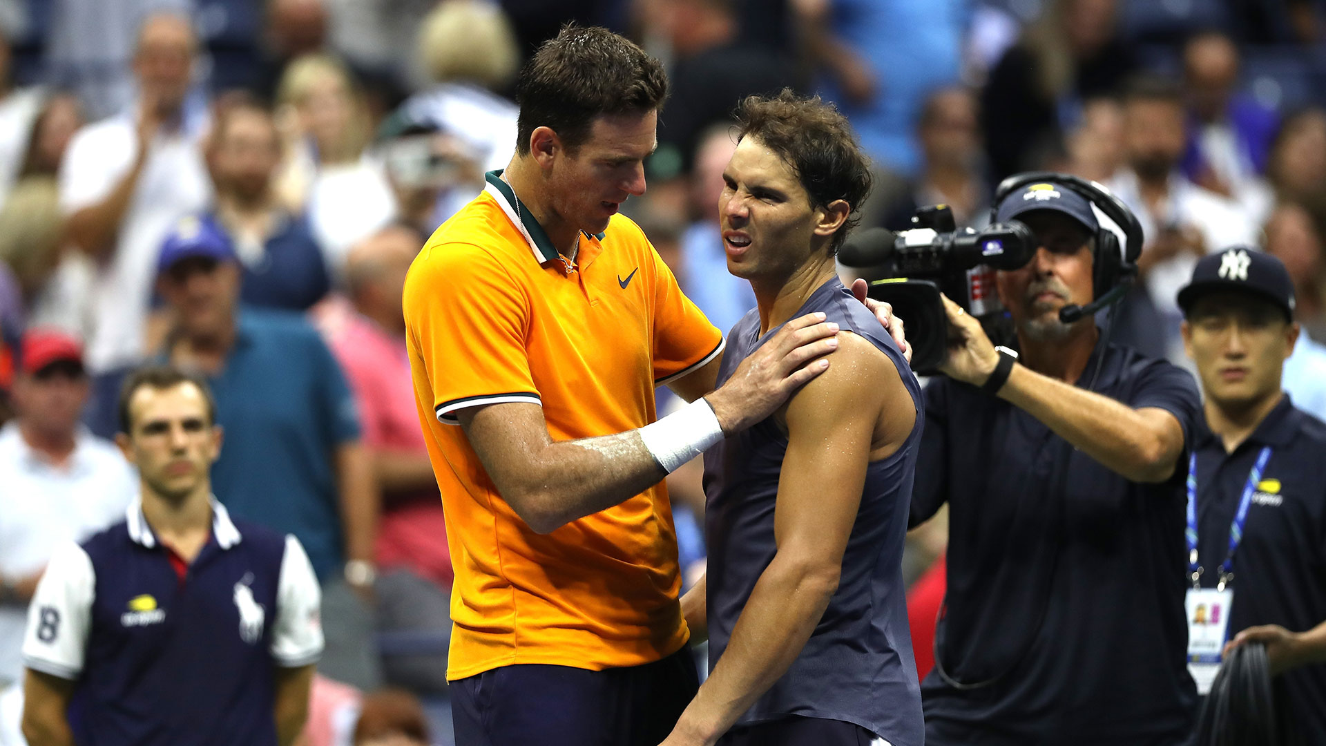 Nadal se retiró por dolores en su rodilla en el duelo de semifinales de US Open ante Del Potro (AFP)