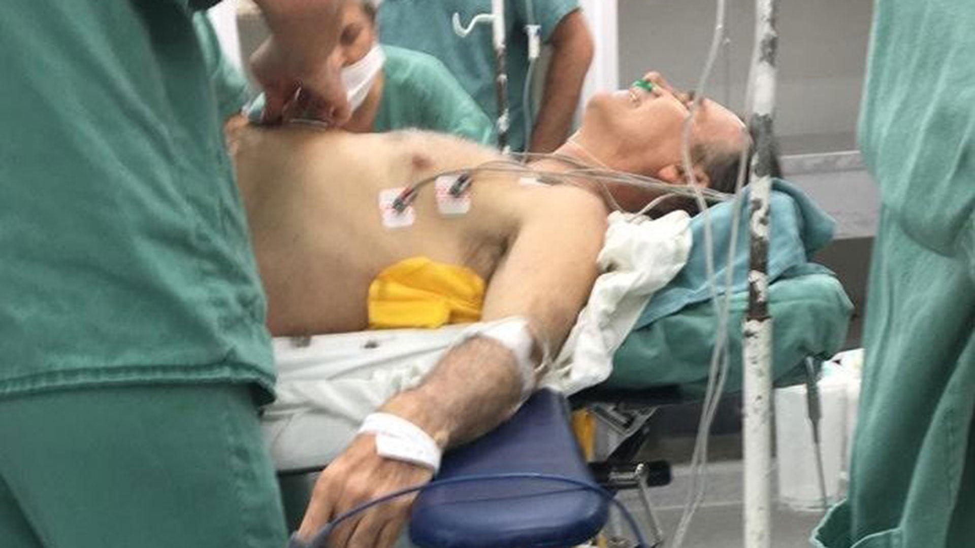 Bolsonaro fue hospitalizado tras ser apuñalado en un acto de campaña