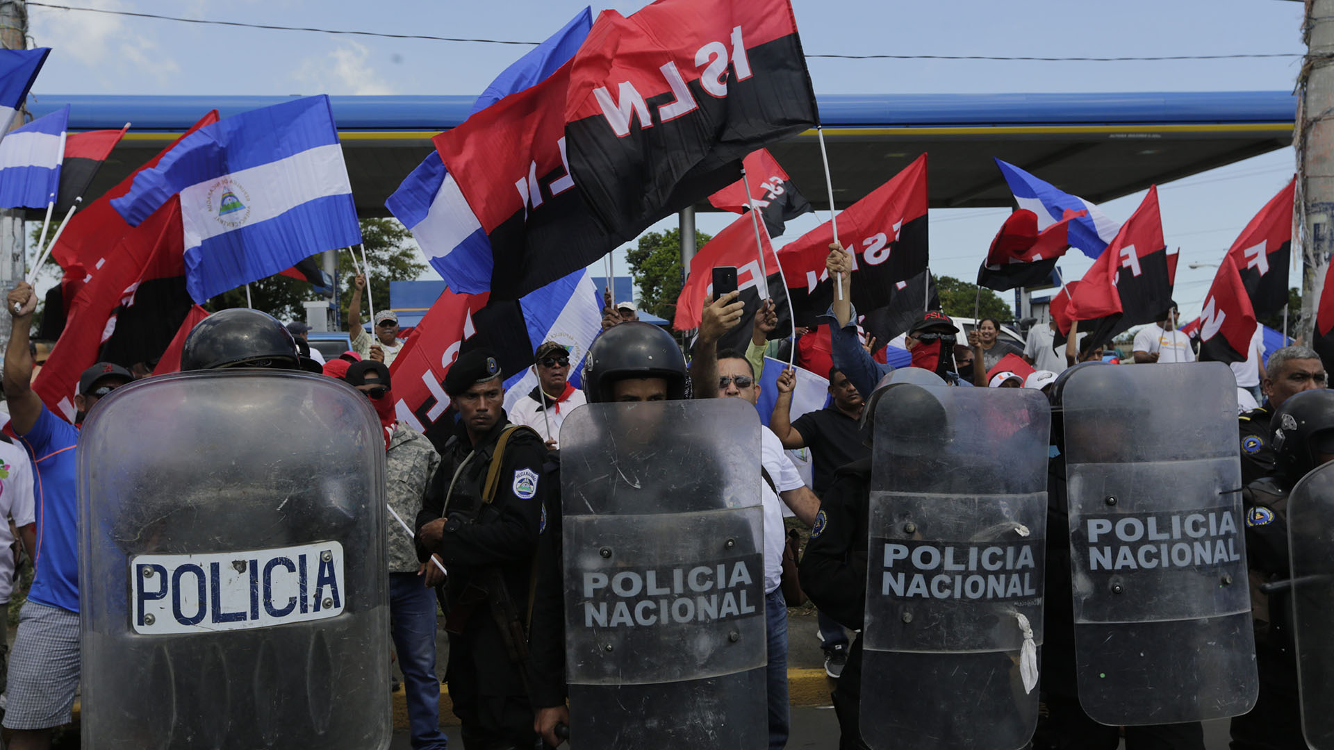Grupos sandinistas volvieron a atacar a los manifestantes nicaragüenses (AFP)