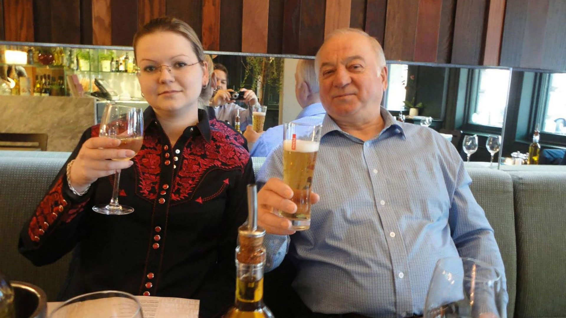 Sergei Skripal, junto a su hija Yulia, poco antes del envenenamiento.