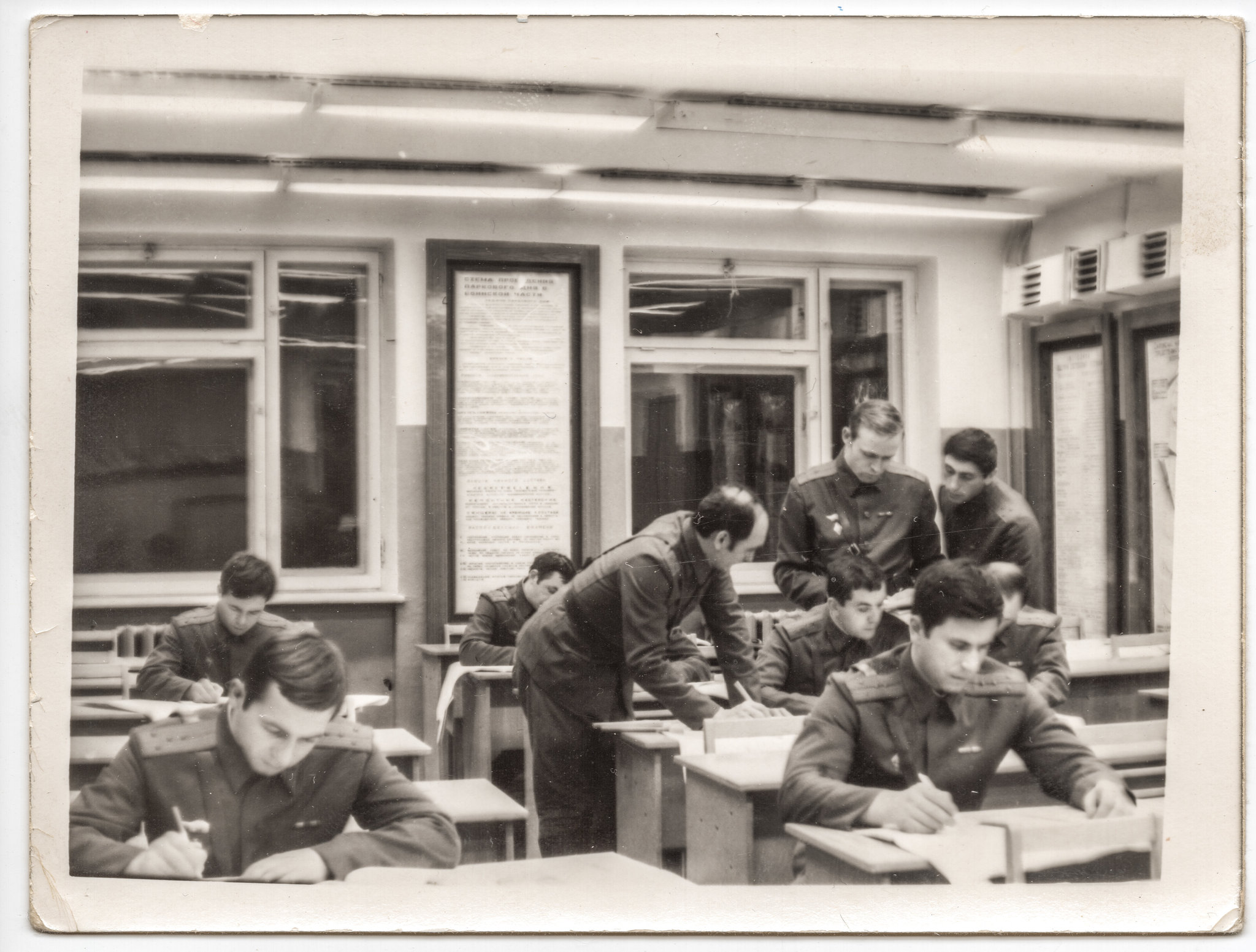 Skripal (ab. iz.), en la academia militar soviética, 1975. (Archivo familia Skripal/New York Times)