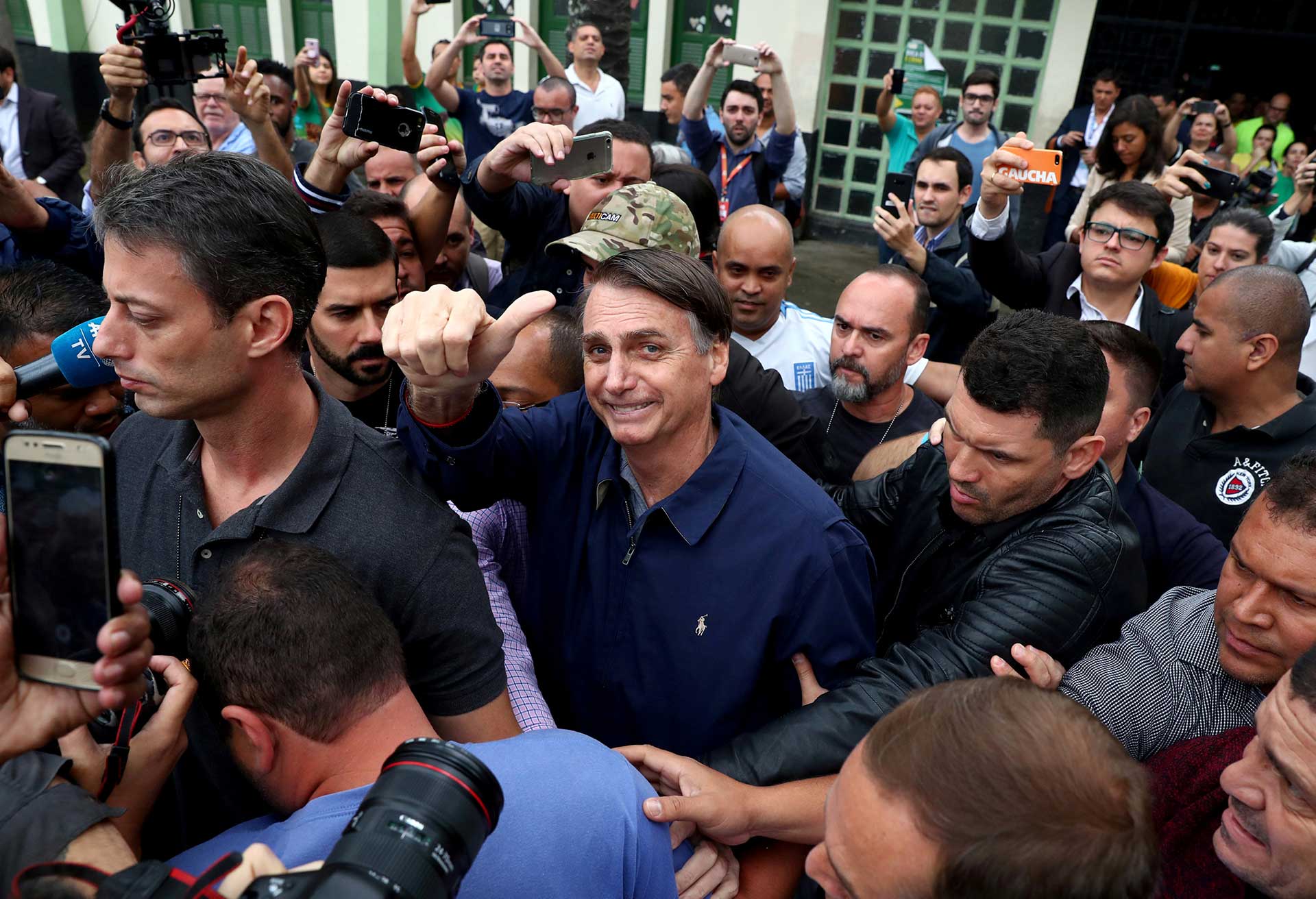 Festejos del equipo de Bolsonaro durante las elecciones (Reuters)