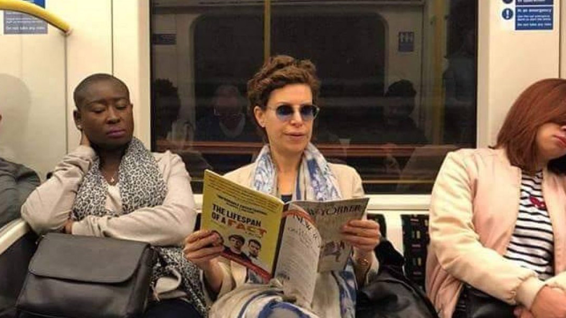 La fotografía de Karime Macías en el metro de Londres causó indignación en México por la despreocupación con la que se pasea en el extranjero
