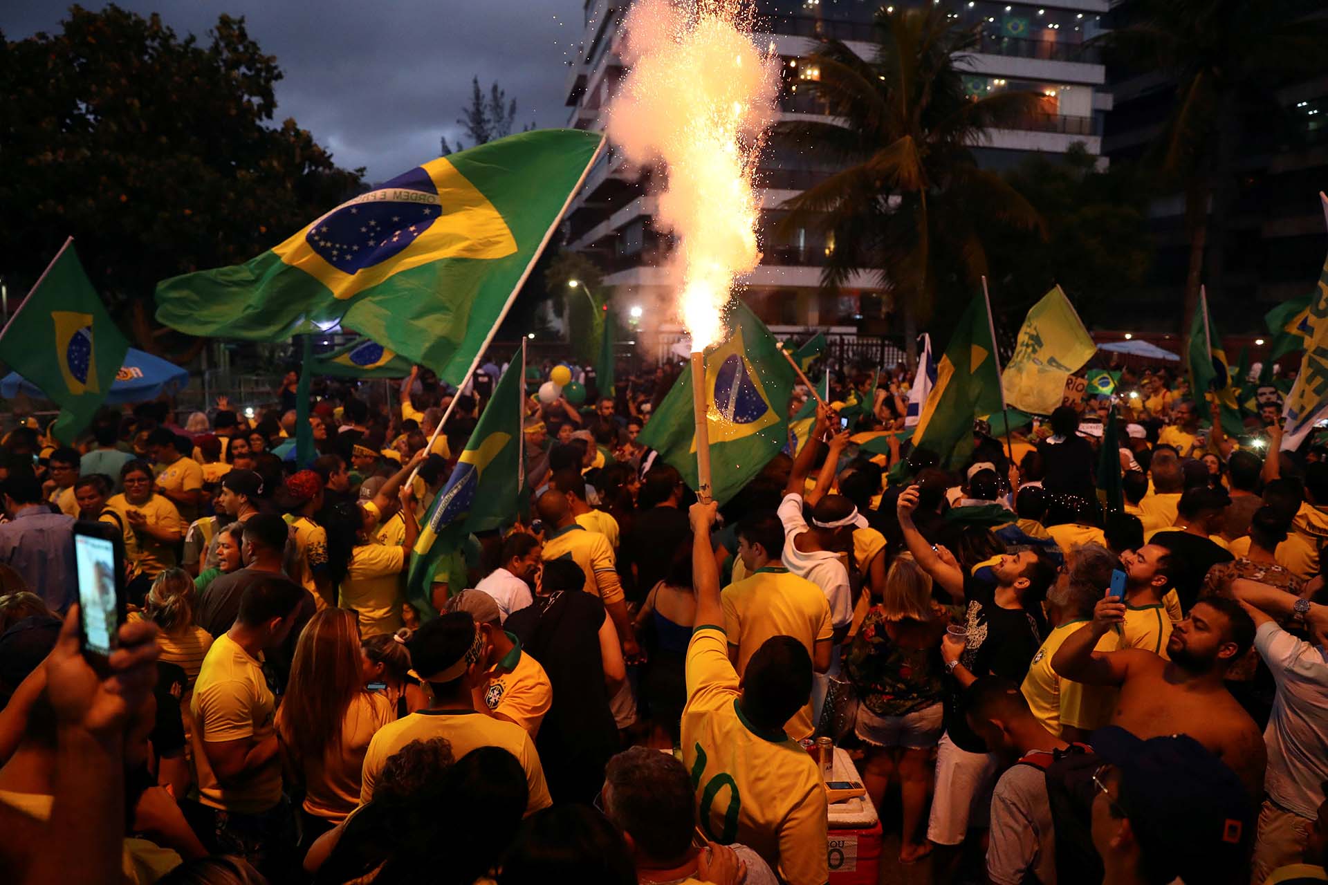 Simpatizantes de Jair Bolsonaro festejan en Río de Janeiro (Reuters)