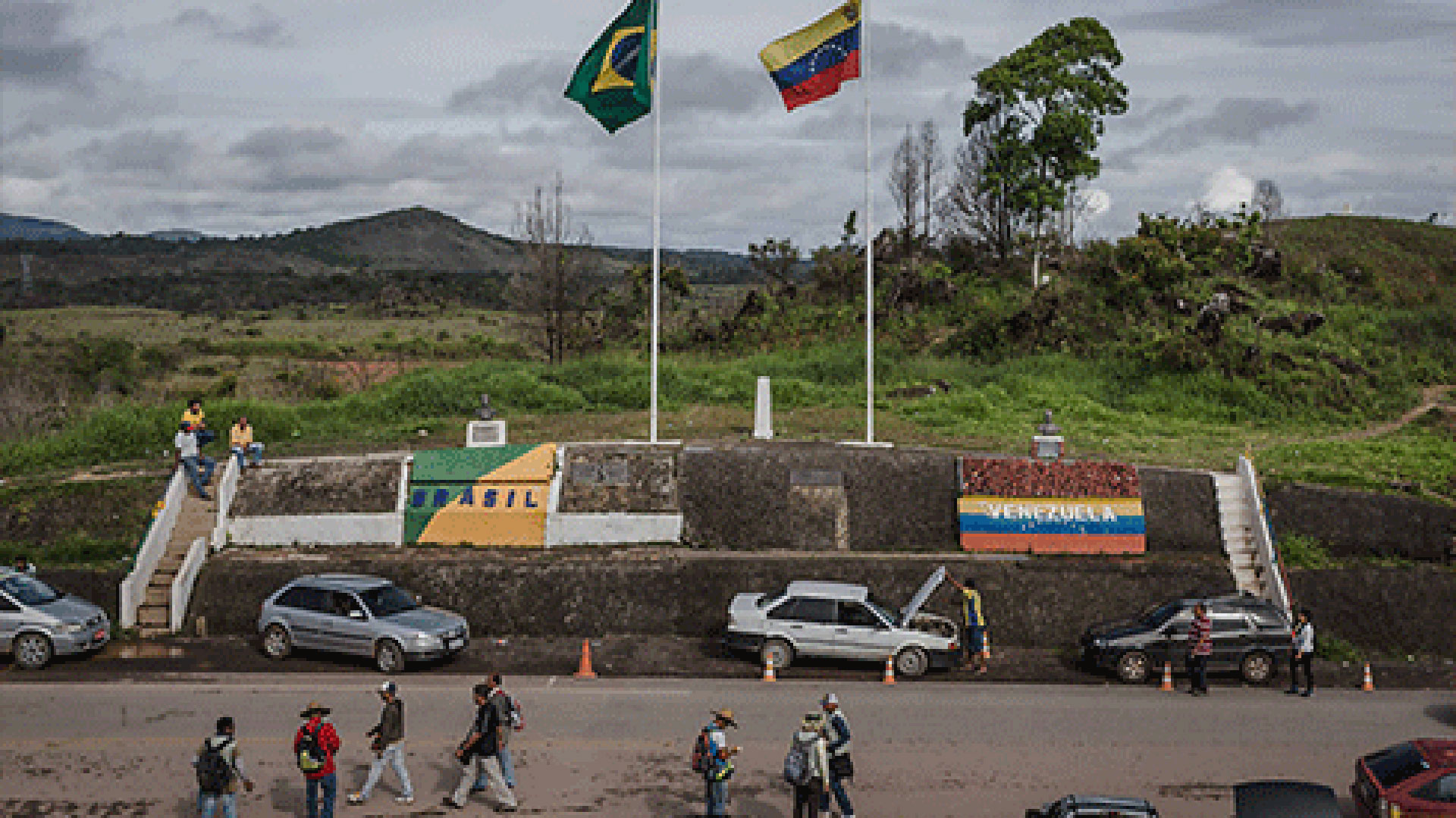 La profunda crisis en Venezuela empuja a miles de venezolanos a huir a Brasil