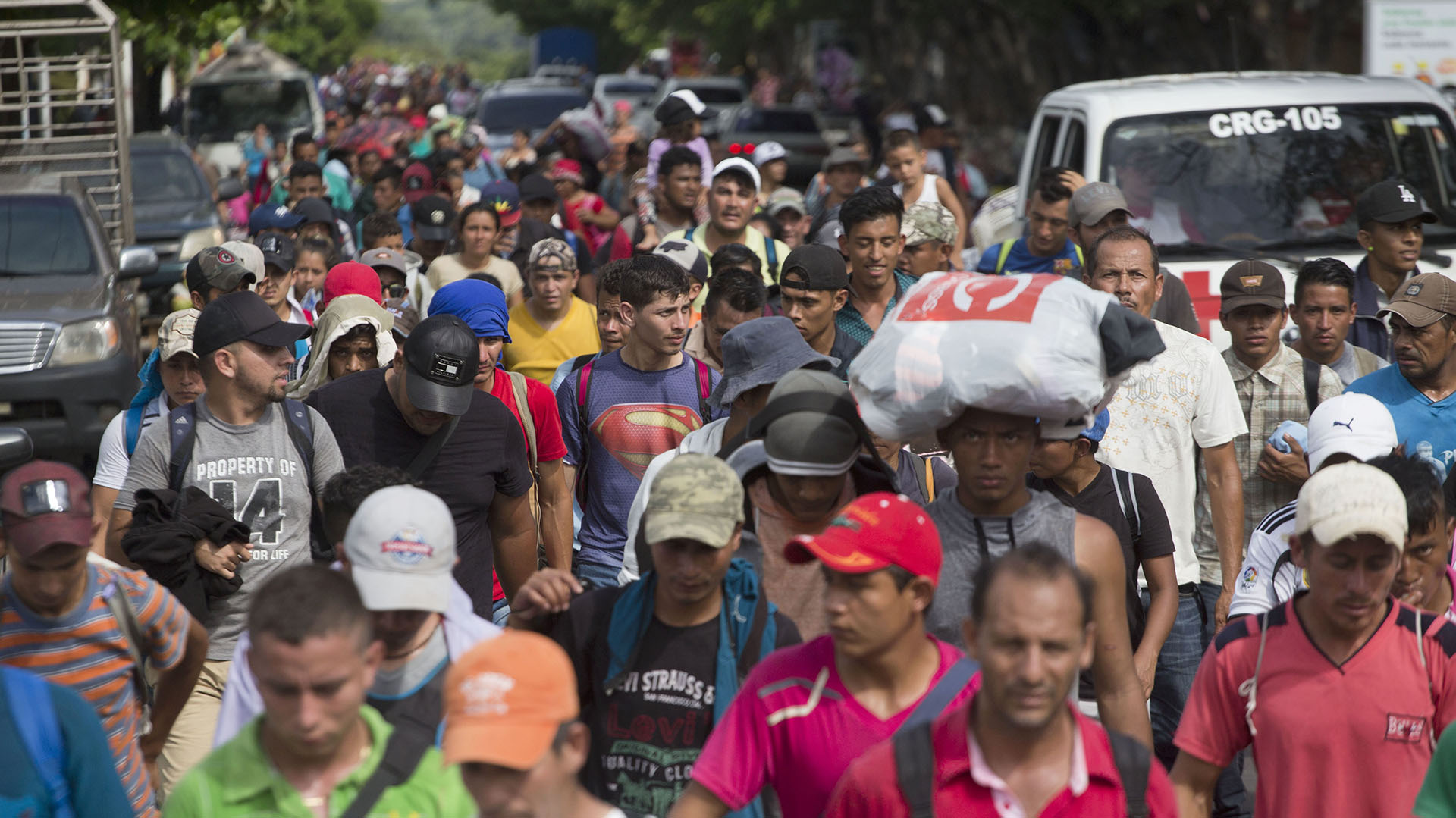 Miles migrantes hondureños regresaron a su país luego de unirse a la caravana que intentaba llegar a EEUU (AP Photo/Moises Castillo)