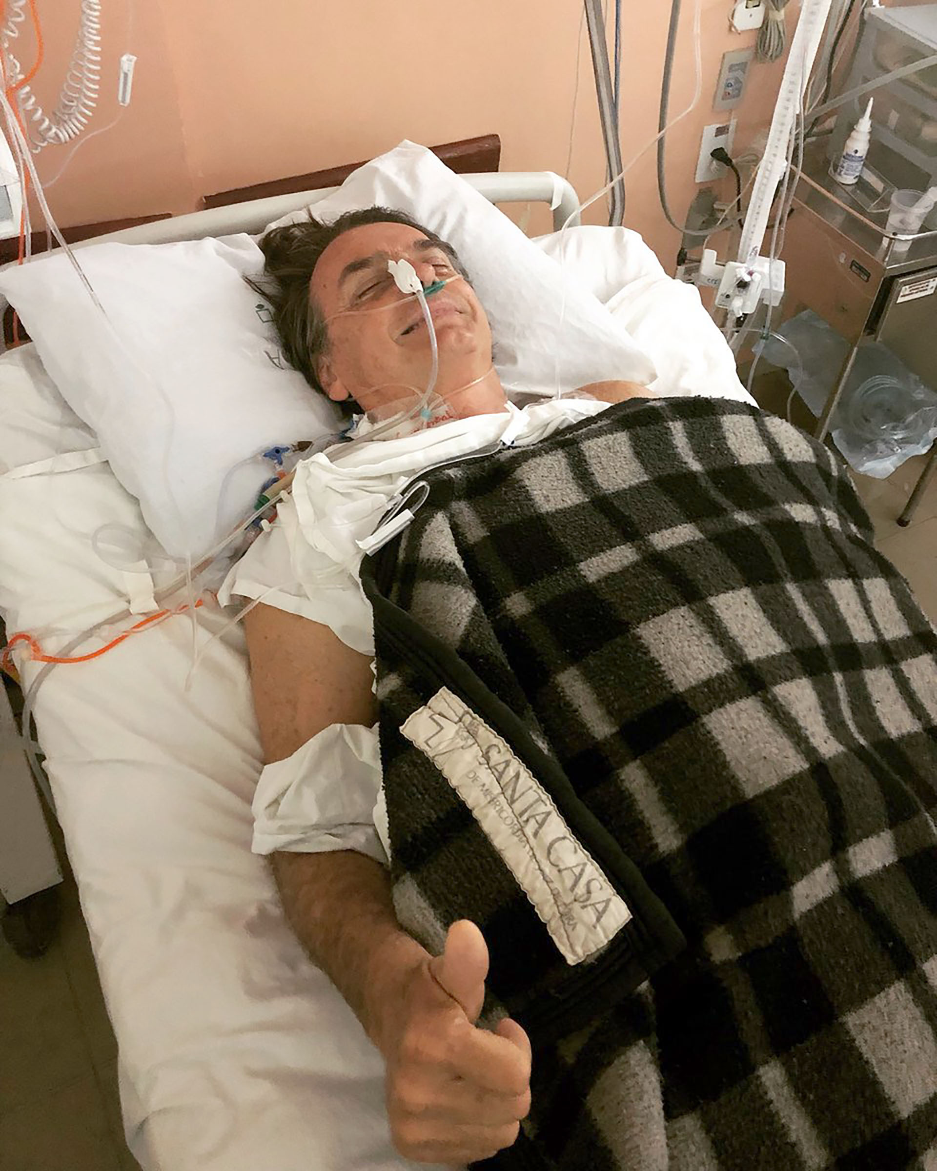 Jair Bolsonaro en el hospital (@FlavioBolsonaro)
