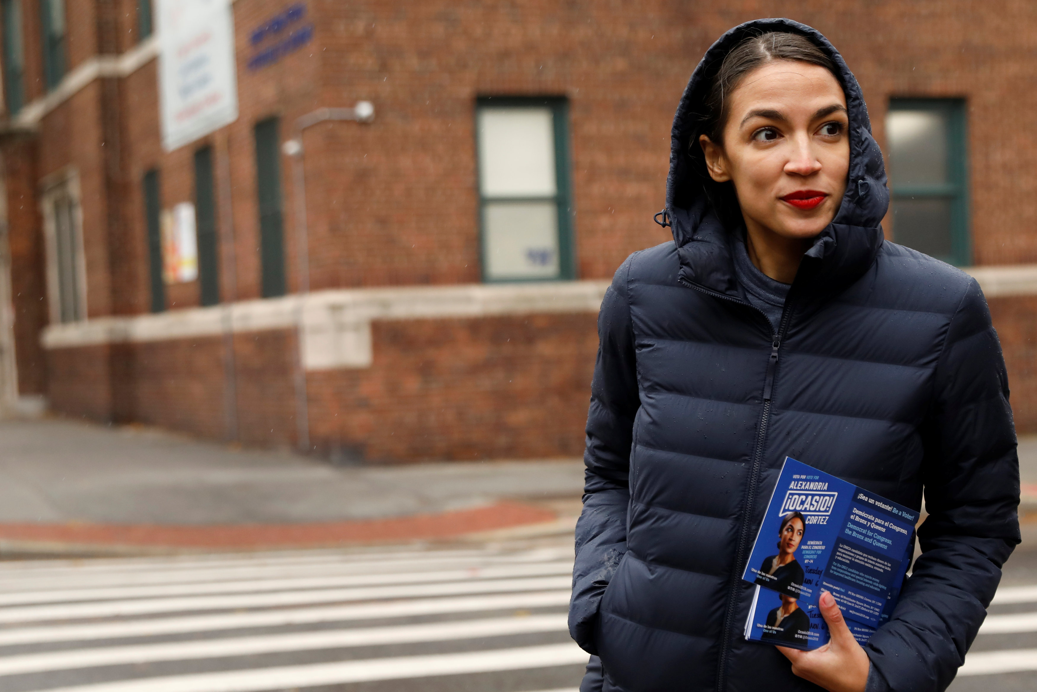 Alexandria Ocasio-Cortez durante un evento de campaña en Nueva York (REUTERS/Andrew Kelly)