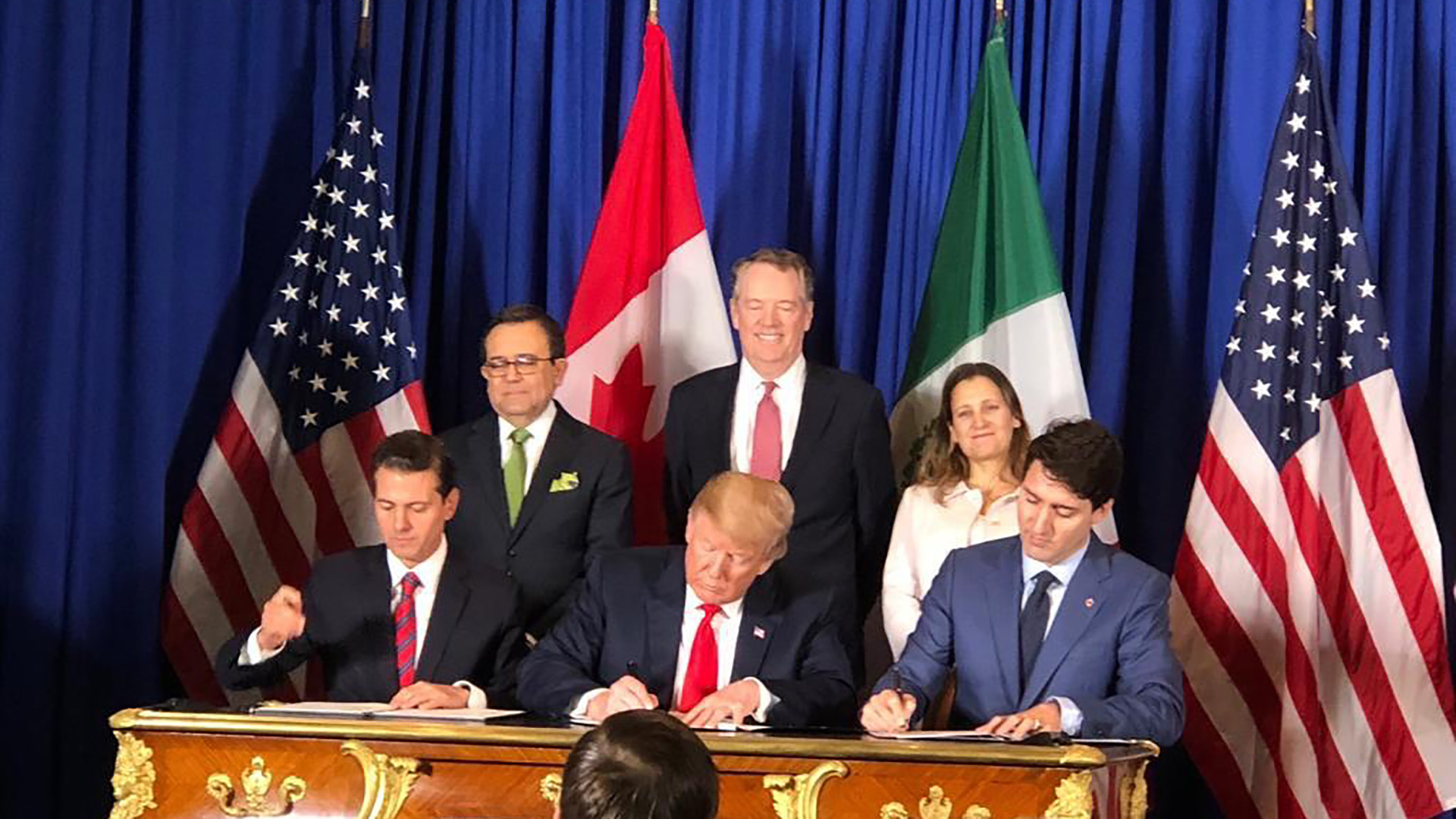 Estados Unidos, México y Canadá firmaron su nuevo acuerdo de libre comercio conocido como T-MEC (Télam)