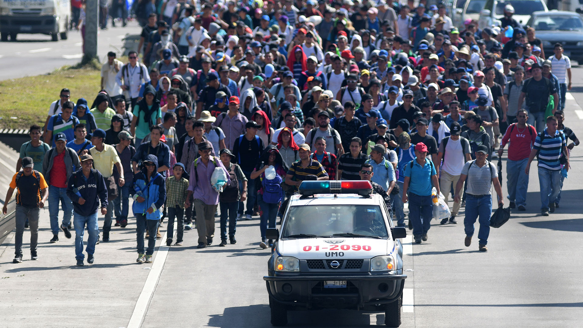 Hondureños y salvadores abandonaron sus países para intentar llegar a EEUU (AFP)