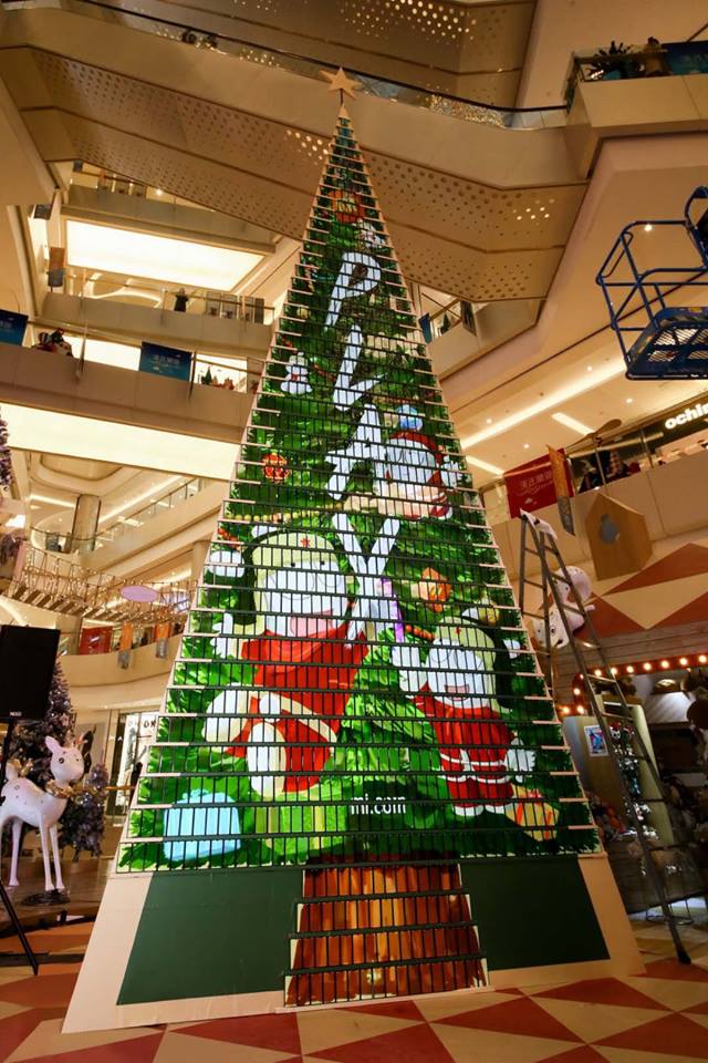 Se usaron 1.008 celulares para construir el árbol de Navidad (Foto: Facebook Xiaomi)
