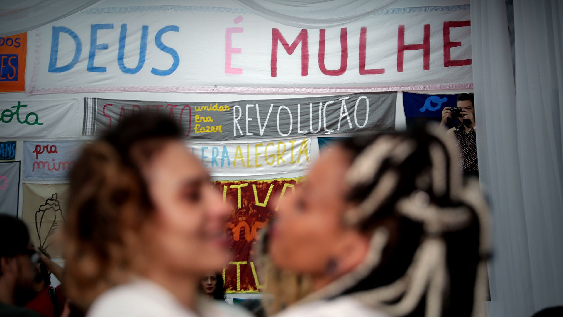 Decenas de parejas homosexuales apuraron sus matrimonios en Brasil por temor a Jair Bolsonaro (EFE)