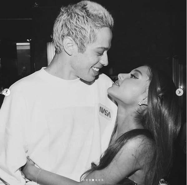 Ariana Grande y Pete Davidson en los Premios VMA de MTV en agosto de 2018 (Instagram: Ariana Grande)