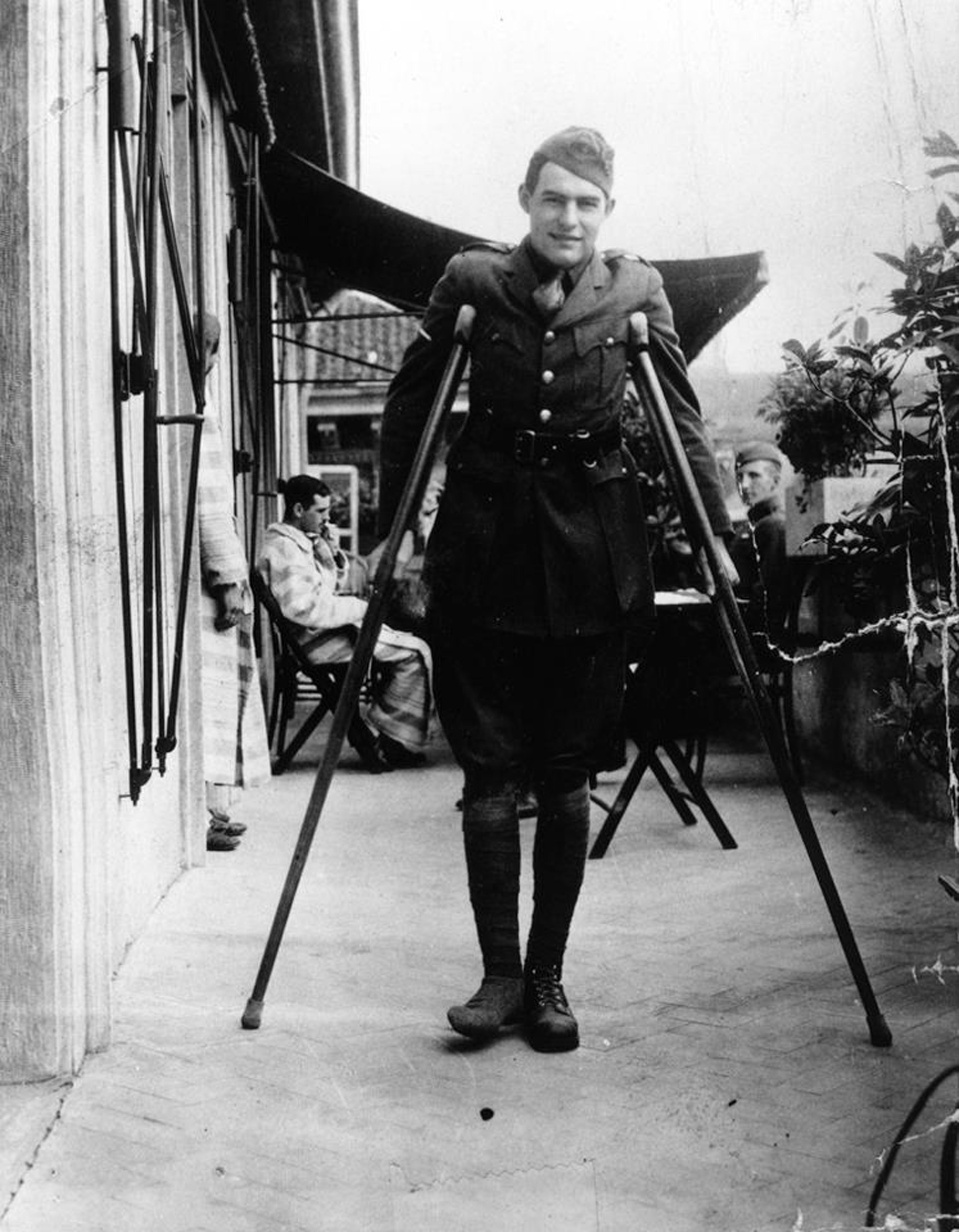 Hemingway se recupera de sus heridas en el hospital de Milan, Italia, 1918. El escritor estadounidense ganó el premio Nobel en 1954 y se suicidó en 1961