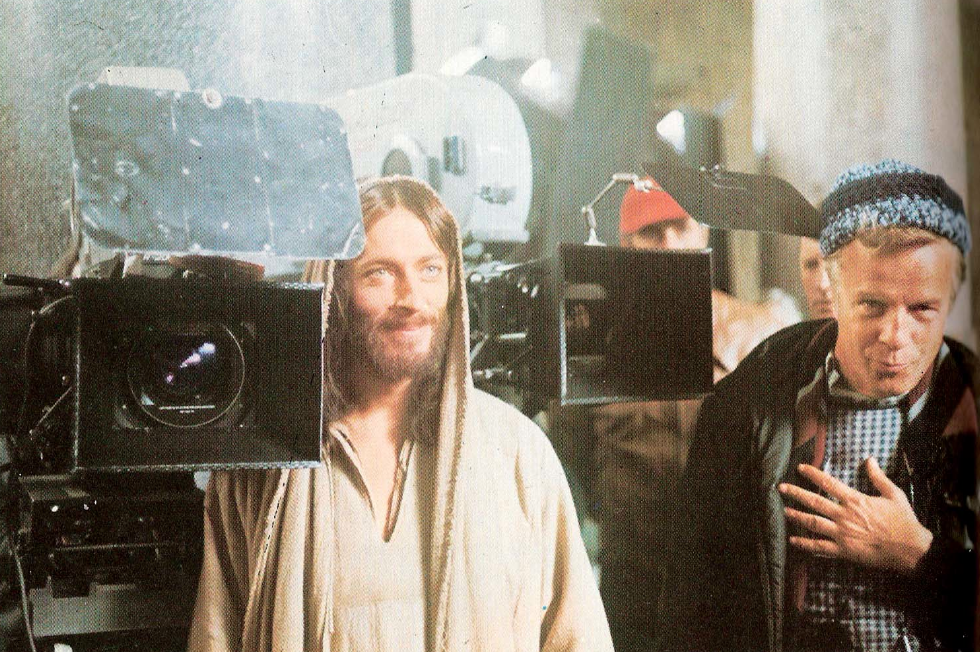 Robert Powell y Franco Zeffirelli durante el rodaje de la película (Foto: Archivo)