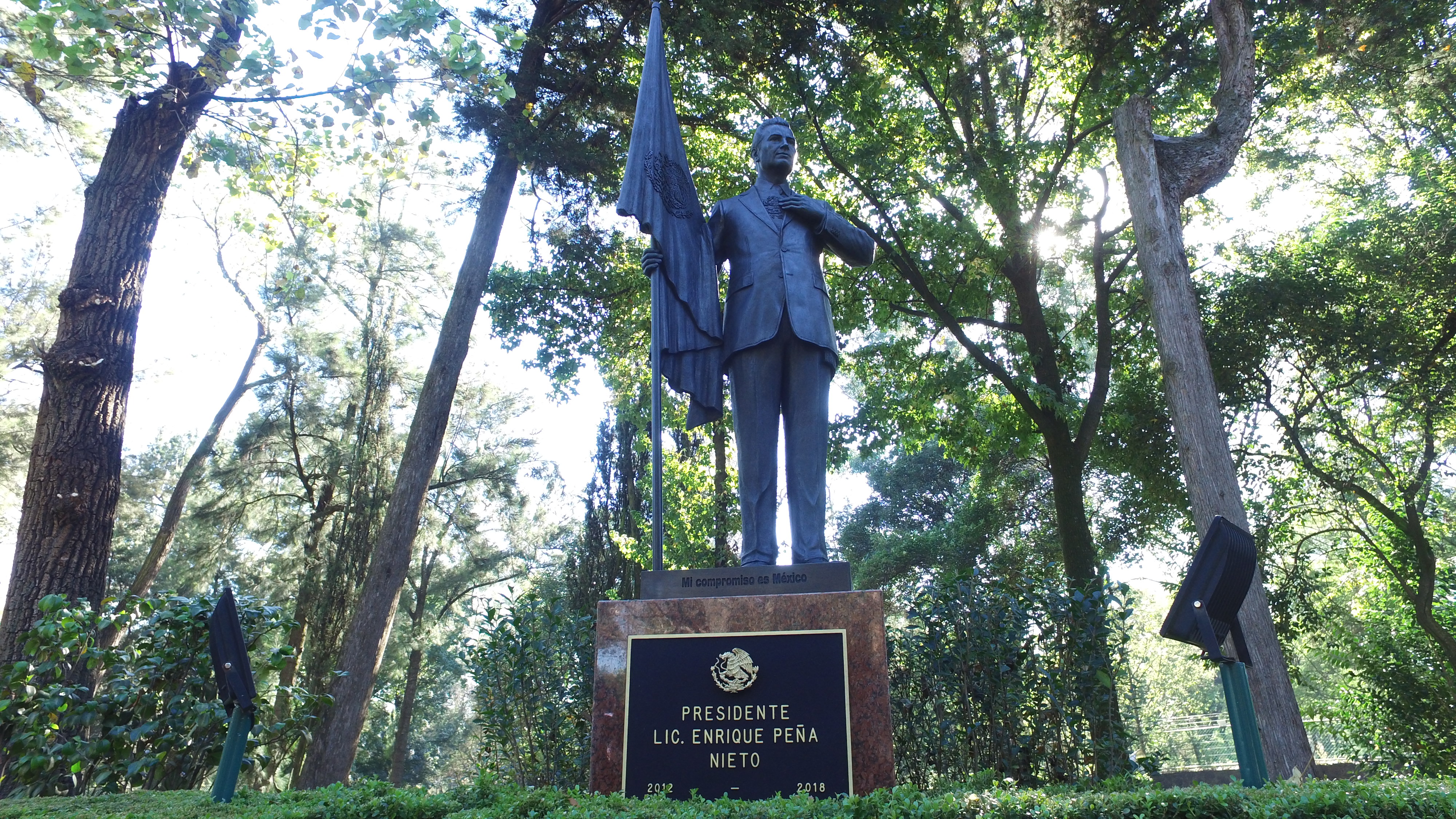 La estatua de Enrique Peña Nieto se encuentra en el jardín conmemorativo Foto: Juan Vicente Manrique