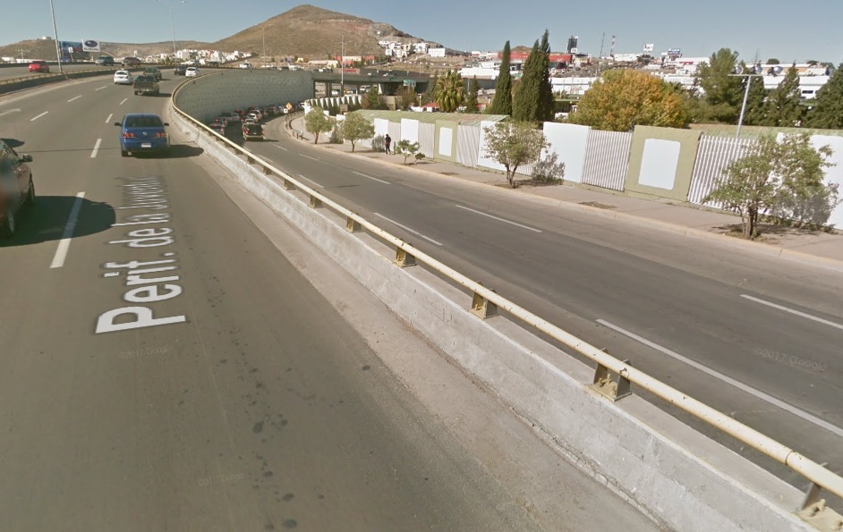 Puente del que cayó una mujer y sus hijos en Chihuahua (Captura de pantalla)