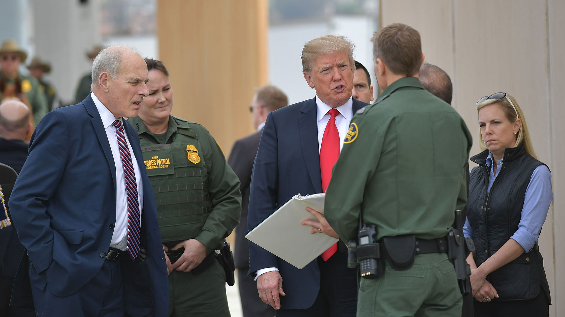 Trump revisó los prototipos del muro en la frontera de México y EEUU el 14 de marzo de 2018, pero no hubo mayores avances (AFP)