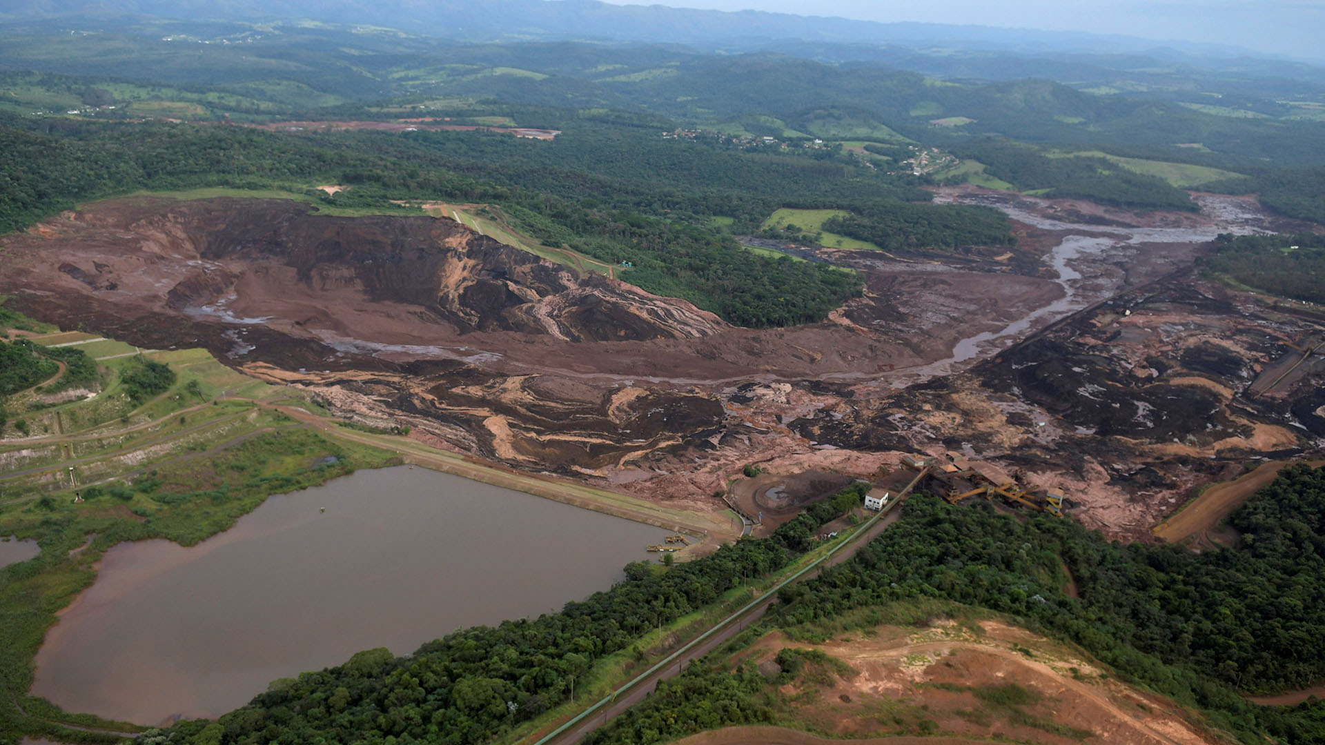 Vista aérea del desastre después de la rotura de un dique de la minera Vale, en Minas Gerais. REUTERS/Washington Alves