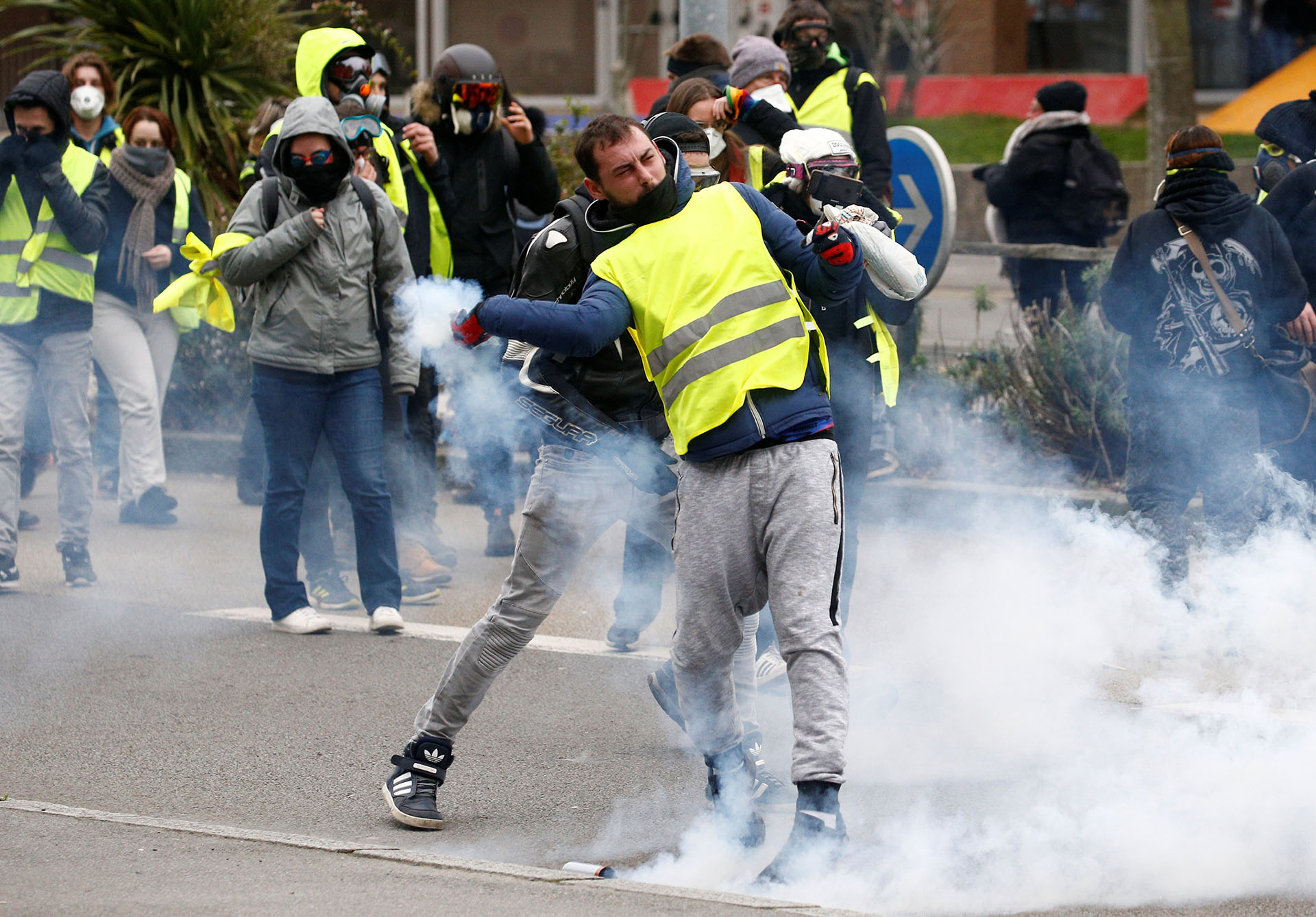 Octava jornada de protesta de los chalecos amarillos (Reuters)