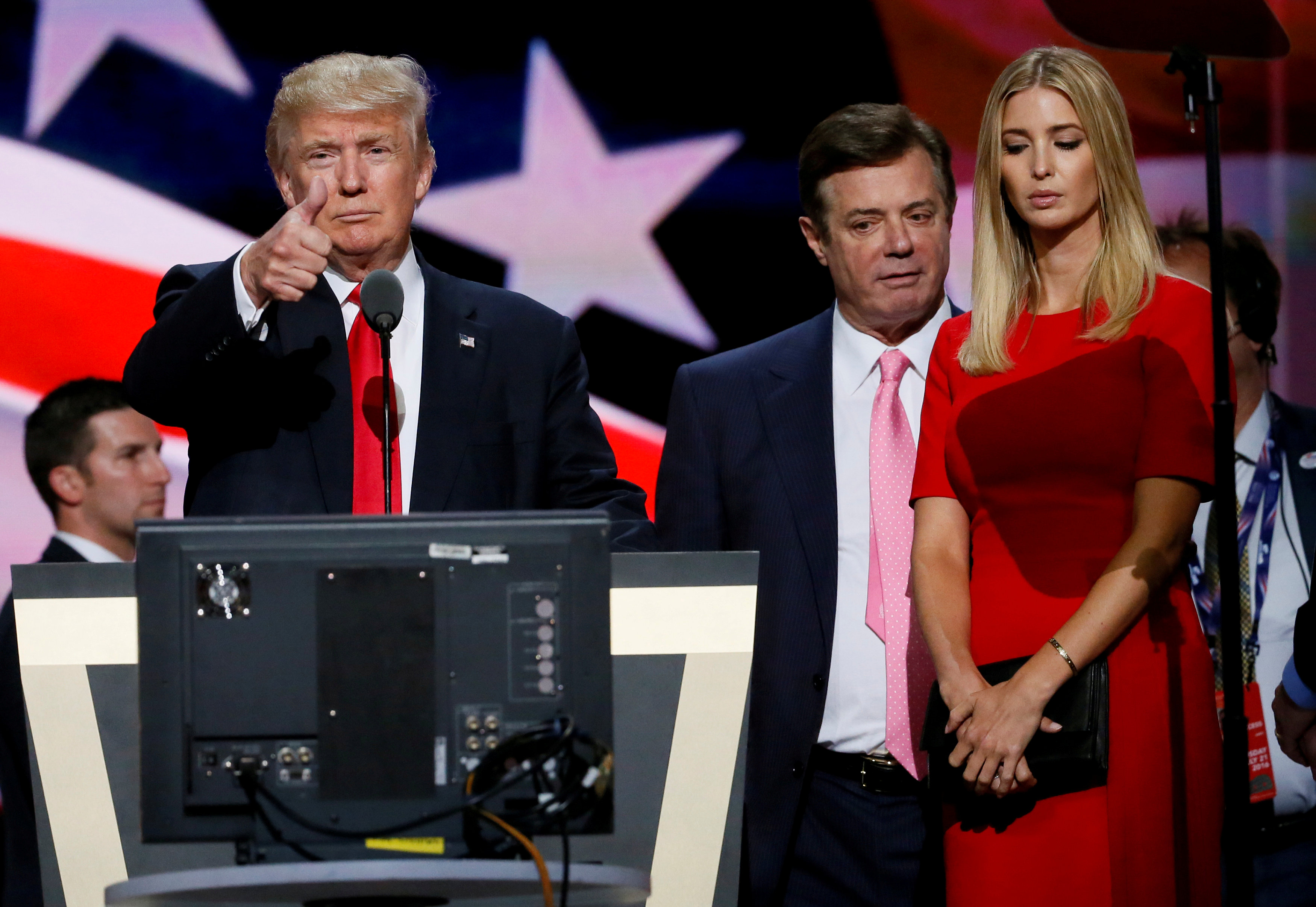Paul Manafort junto a Donald Trump e Ivanka Trump en la Convención Nacional Republicana en Cleveland el 21 de julio de 2016 (REUTERS/Rick Wilking/File Photo)