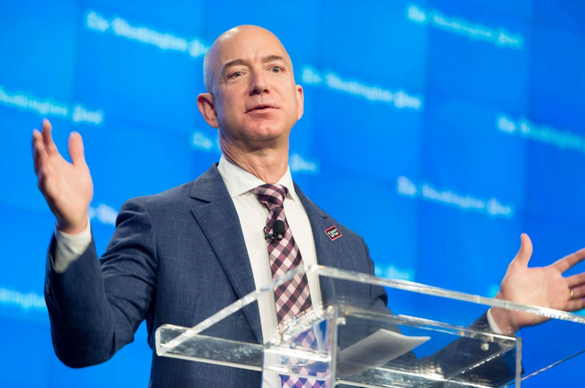 Jeff Bezos, fundador y director ejecutivo de Amazon, acusó al National Enquirer de extorsión.
