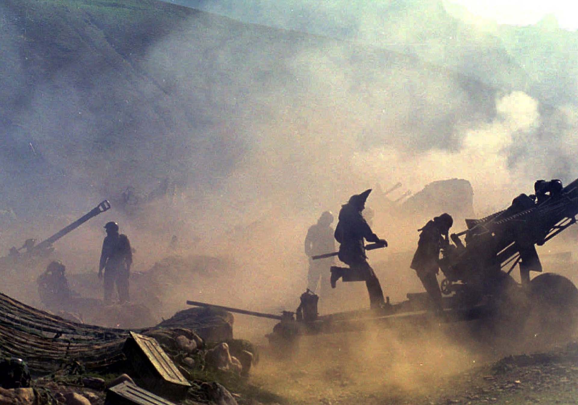 Enfrentamientos en Dras en 1999. (AP Photo/Aijaz Rahi, archivo)