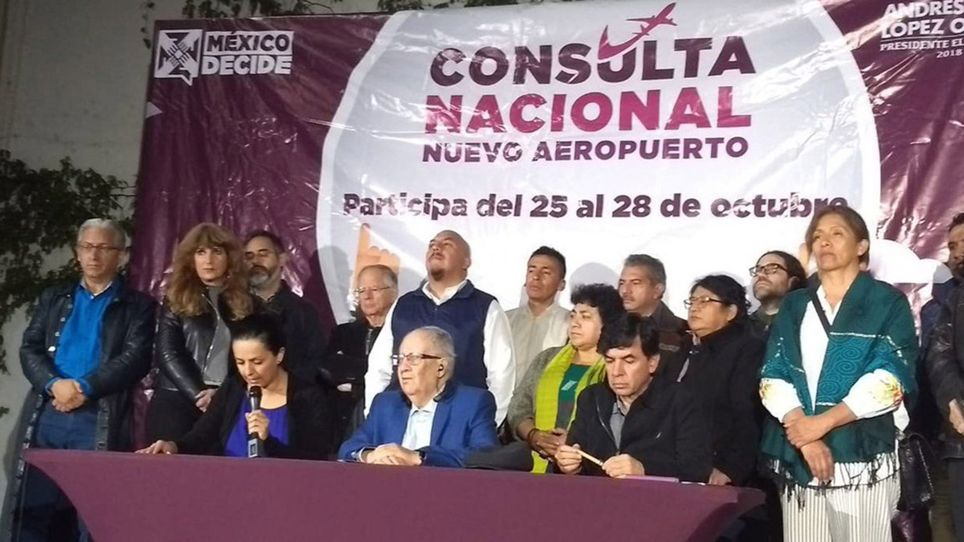 El equipo de López Obrador sometió a consulta popular la construcción del aeropuerto (Foto: lopezobrador.org)