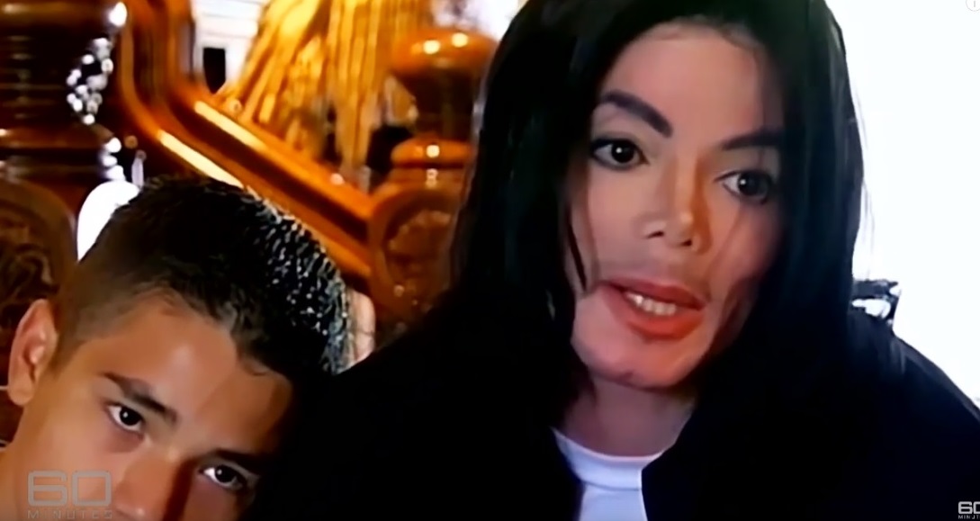 Michael Jackson fue acusado en 1993 y en 2005 de abuso a menores. Con la familia del primer niño llegó a un acuerdo económico, y en el segundo caso fue absuelto de los cargos