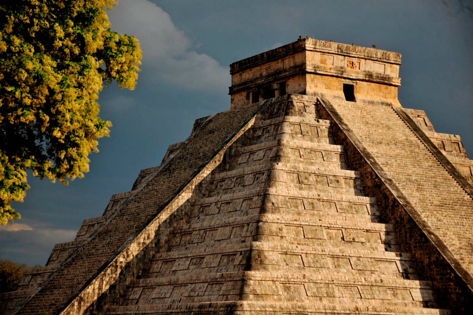 En El Castillo (Pirámide de Kukulcán) los turistas no pueden subir (Foto: Mauricio Marat/ INAH)