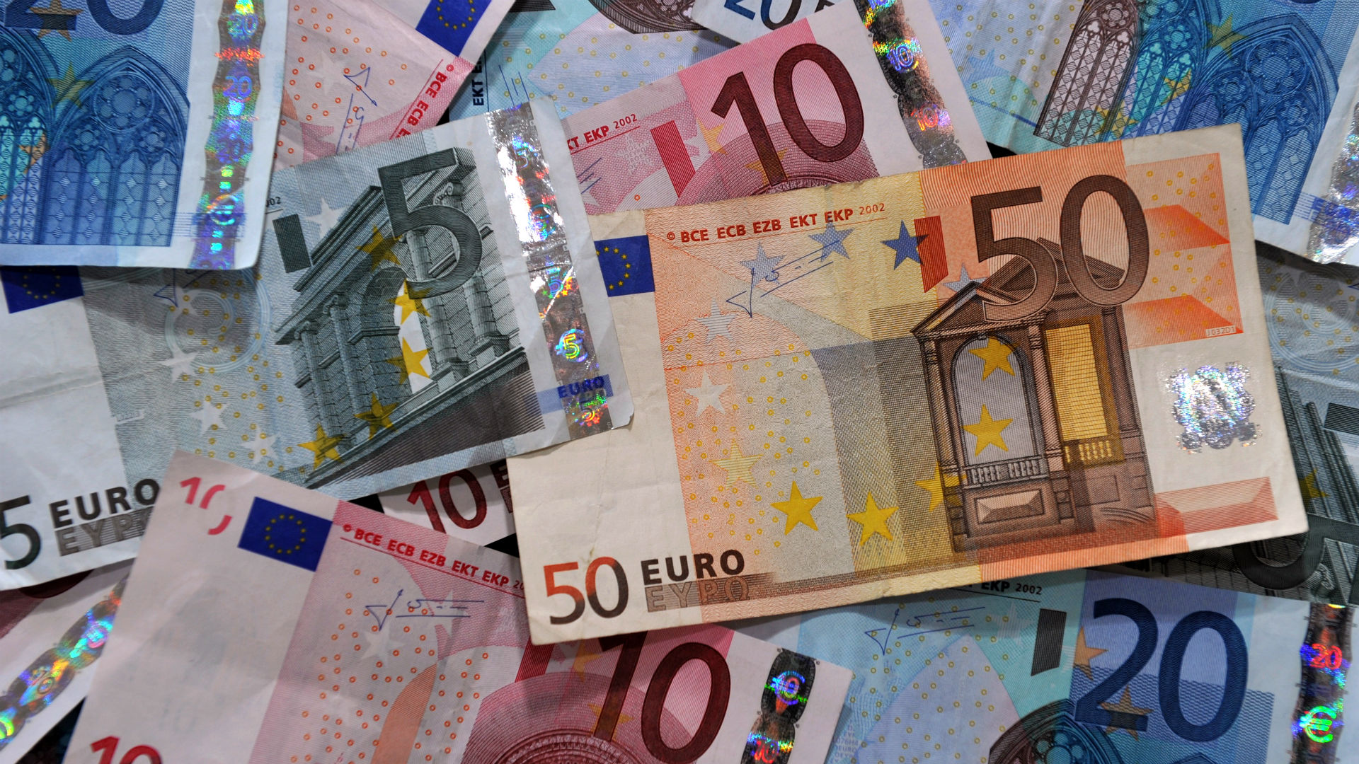 El repartidor no se percató que el billete de 50 euros que le entregó el cliente era falso (Foto: AFP)